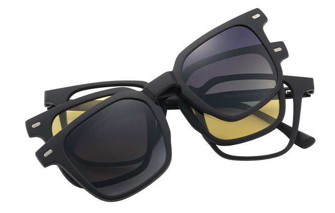 400224 Square Magnetic Clip on Eyeglasses