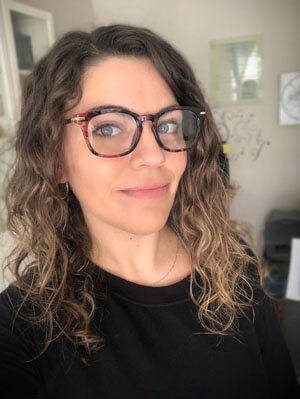 D’abord acheté pour tester, mais je suis très satisfaite. La prescription est exacte et la monture solide. Je vais définitivement commander d’autres paires, mais cette fois avec anti-reflets! :)